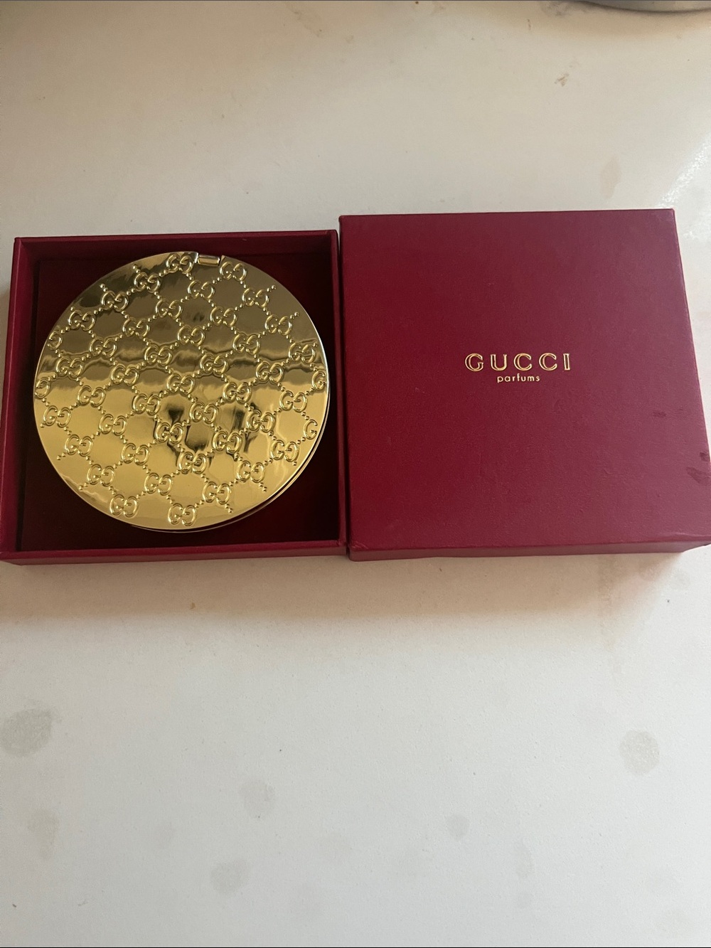 Gucci Parfums GG Compact
Mirror Gold Tone Travel
Makeup Mirror nearly new